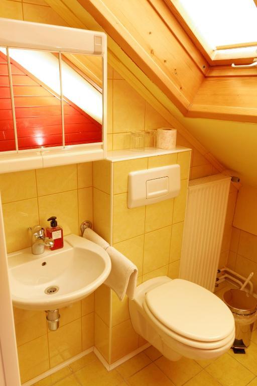 Pod Orehi Guest House Loce pri Poljcanah 객실 사진