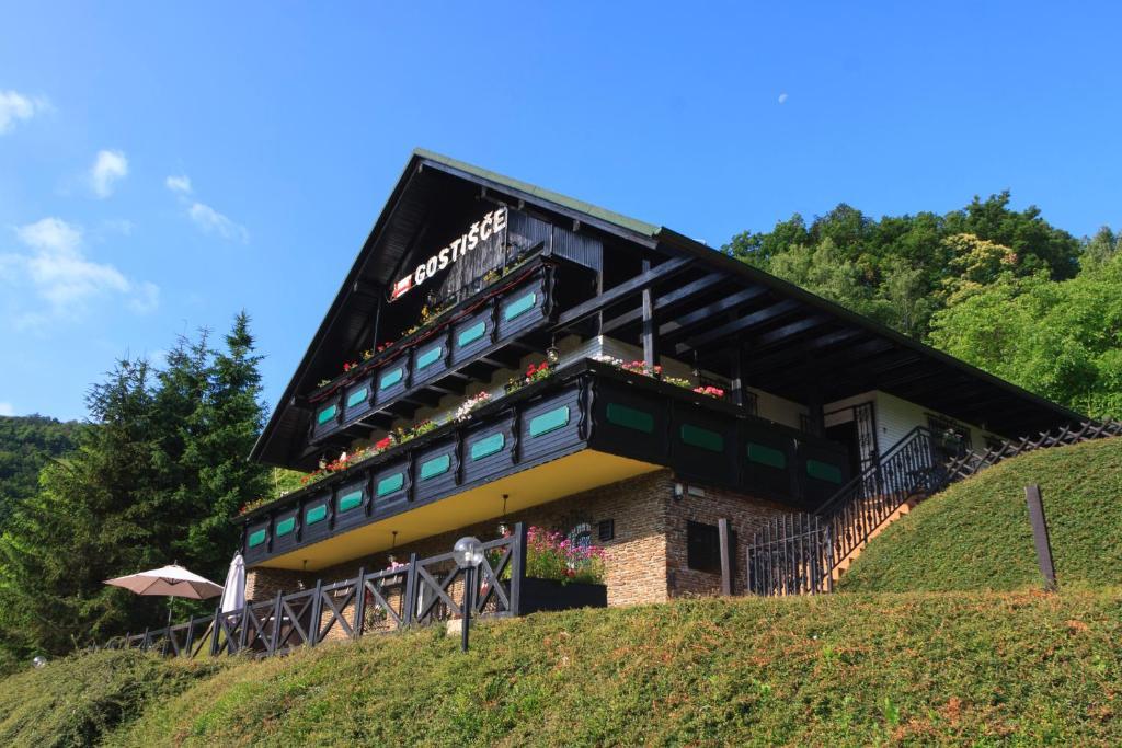 Pod Orehi Guest House Loce pri Poljcanah 외부 사진