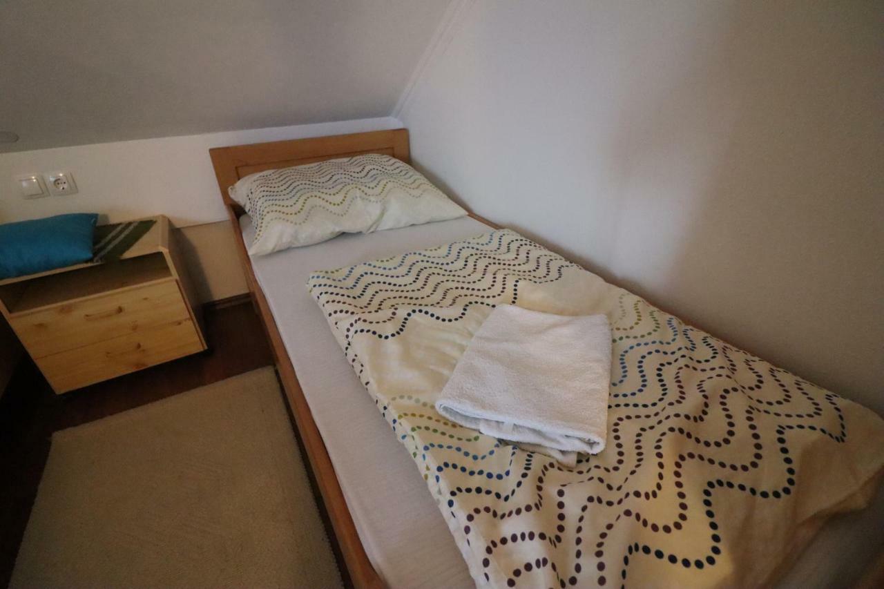 Pod Orehi Guest House Loce pri Poljcanah 외부 사진
