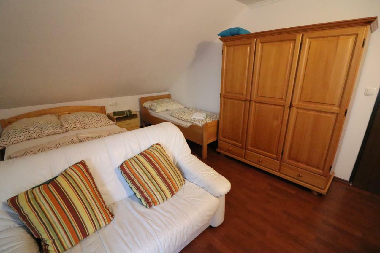 Pod Orehi Guest House Loce pri Poljcanah 외부 사진