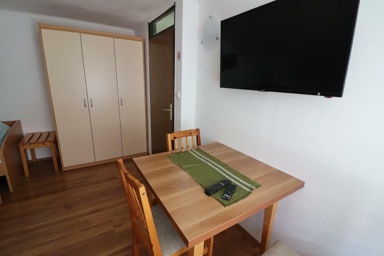 Pod Orehi Guest House Loce pri Poljcanah 외부 사진