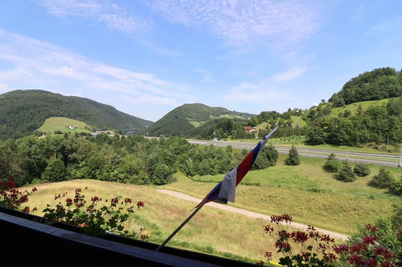 Pod Orehi Guest House Loce pri Poljcanah 외부 사진