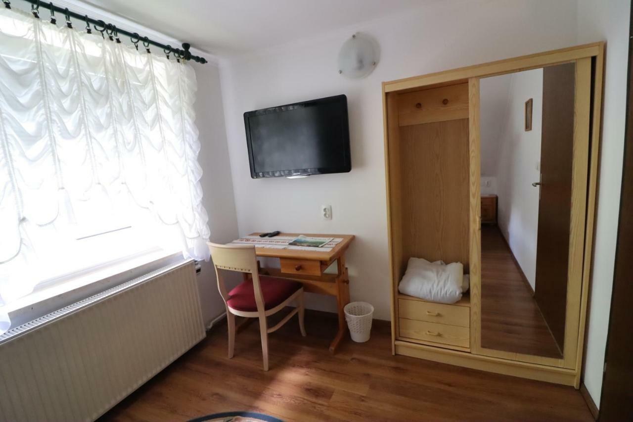 Pod Orehi Guest House Loce pri Poljcanah 외부 사진